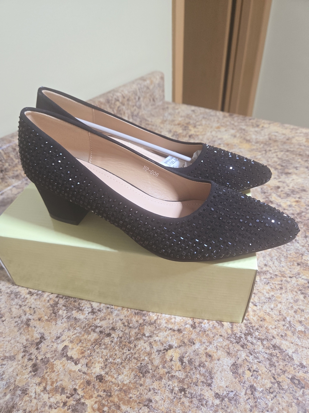 NWT Smartty Black Rhinestone Pointed Almond Toe Block Heel Pumps 8.5
